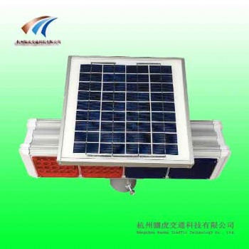 驤虎交通警示燈 太陽能爆閃燈圖