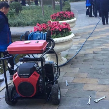 物業小區酒店廚房管道內壁除油除污出淤泥堵塞物管道疏通清洗設備