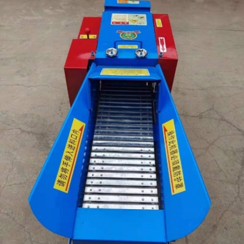 時產(chǎn)4.5噸鍘草揉絲機秸稈飼料輕松加工，單相電帶動 ，養(yǎng)殖100頭牛羊