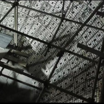 山東橡塑三氧化二鋁陶瓷馬賽克和橡膠鐵板三合一復合耐磨襯板