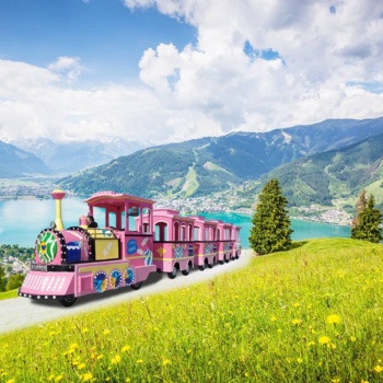 乘坐旅游觀光車旅游已成為景區(qū)游覽的一大特色