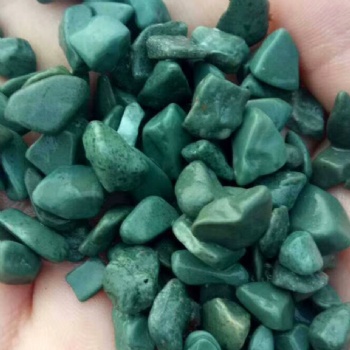 廠家供應(yīng)彩色碎石 丹東綠 水洗石 園林建筑用五彩石子