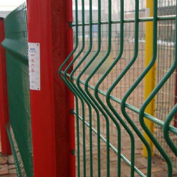 帶邊框框架護欄網桃型柱三角折彎護欄網